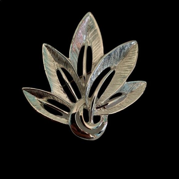 Silvertone Textured Brooch Vintage - Picture 2 of 9